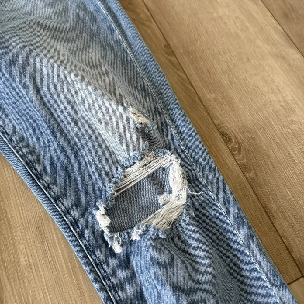 American Eagle‎ Women's Mom Jeans Blue Medium Wash Distressed Stretch 5-Pocket 6